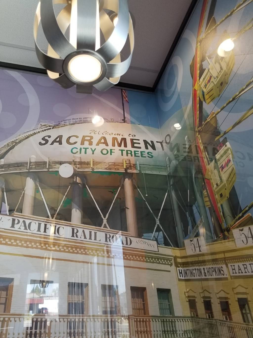 Carls Jr. | restaurant | 2280 Arden Way, Sacramento, CA 95825, USA | 9169208157 OR +1 916-920-8157