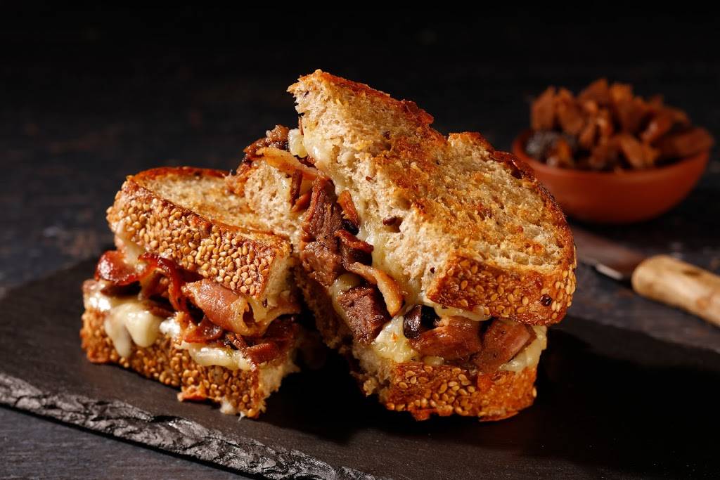 CHIZ | restaurant | 5401 Boulevard des Galeries, Québec, QC G2K 1N4, Canada | 4184407107 OR +1 418-440-7107