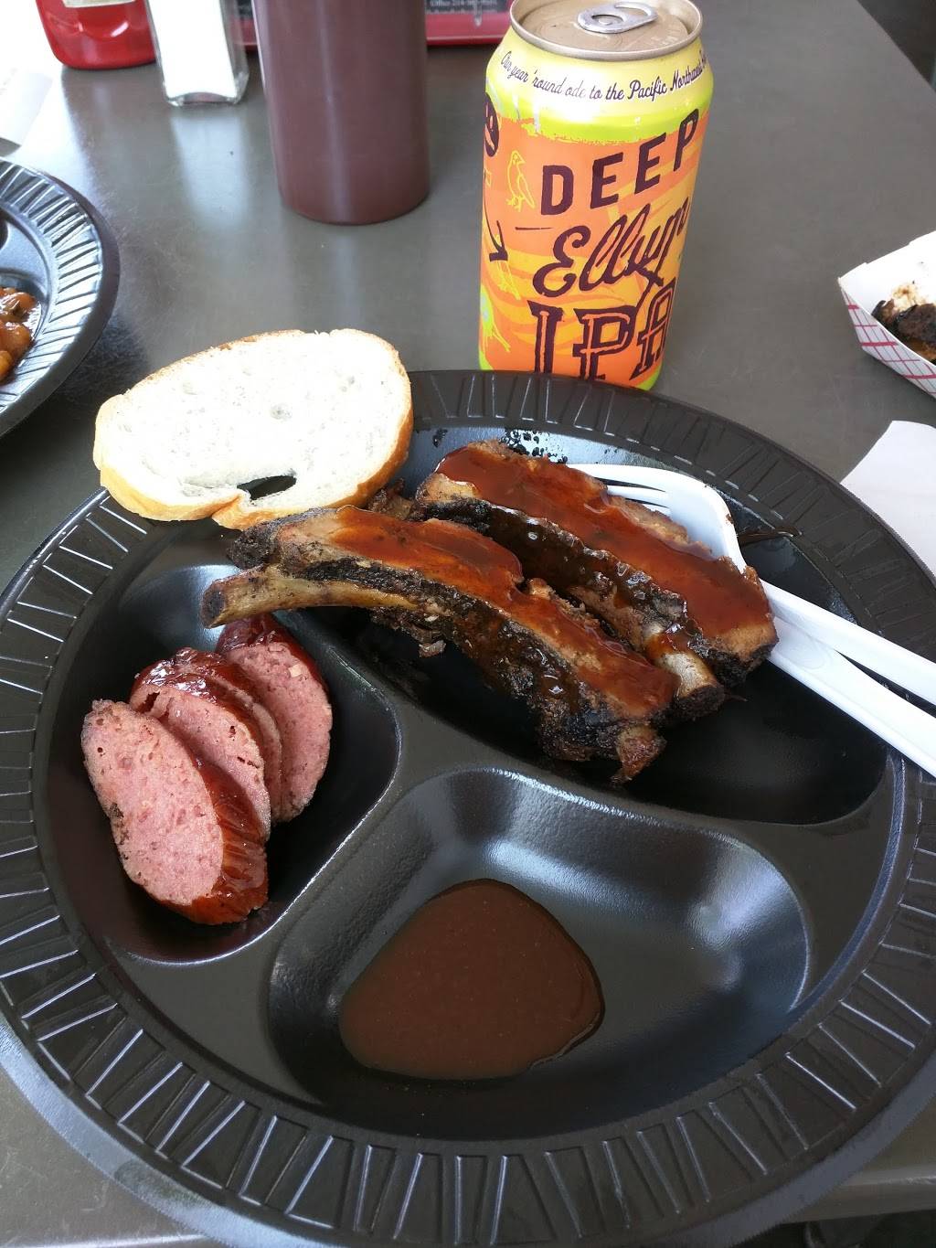 Off the Bone Barbeque | restaurant | 1734 S Lamar St, Dallas, TX 75215, USA | 2145659551 OR +1 214-565-9551