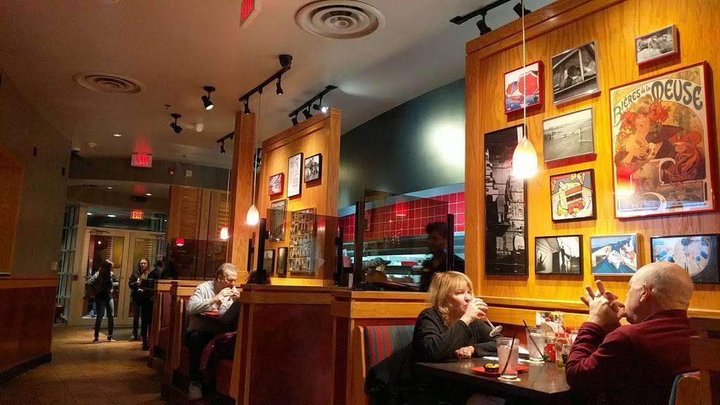Red Robin Gourmet Burgers and Brews | restaurant | 15 Hazard Ave, Enfield, CT 06082, USA | 8607417003 OR +1 860-741-7003