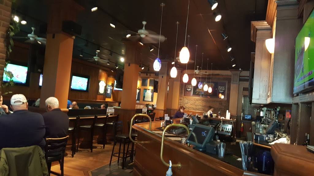 Chumleys | restaurant | 122 N 3rd St, Lafayette, IN 47901, USA | 7654209372 OR +1 765-420-9372