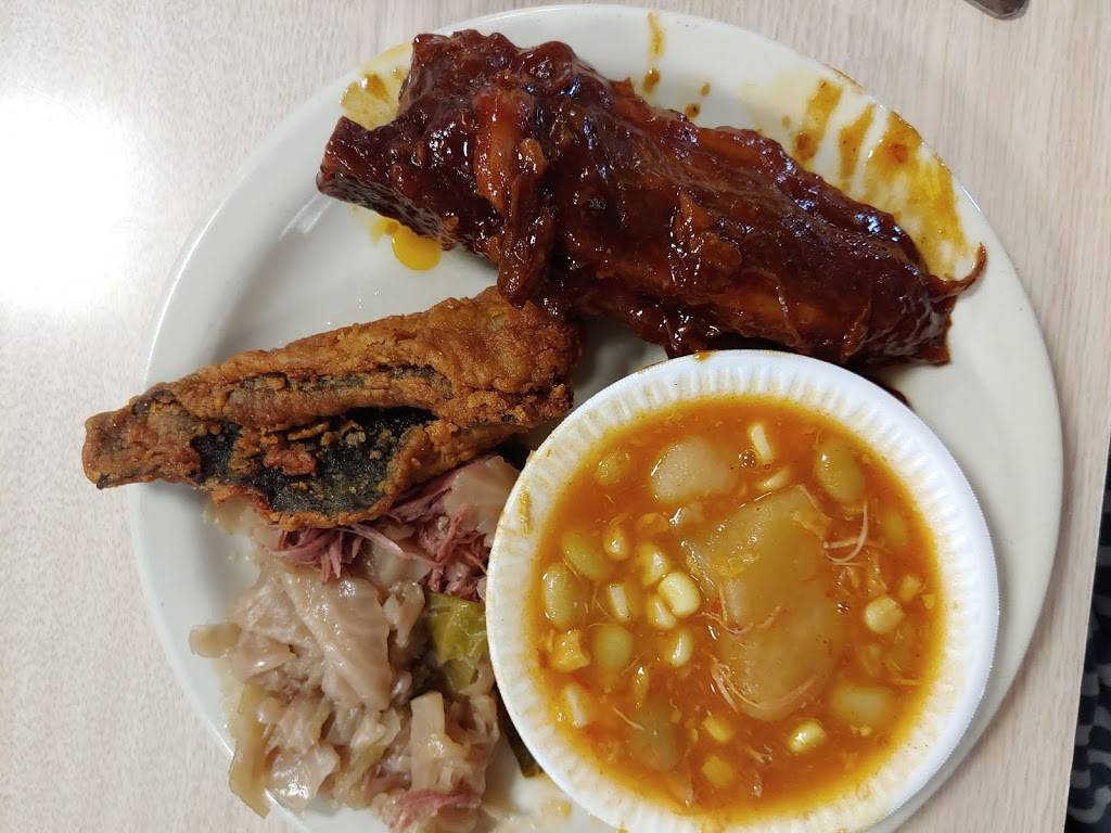 Carolina BBQ & Chicken | restaurant | 1395 Skippers Rd, Emporia, VA 23847, USA | 4346378803 OR +1 434-637-8803