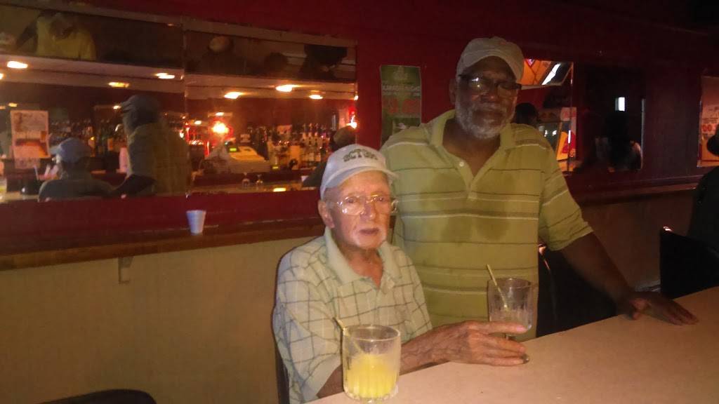 Poochies Deli | restaurant | 11921 Miles Ave, Cleveland, OH 44105, USA | 2164290075 OR +1 216-429-0075