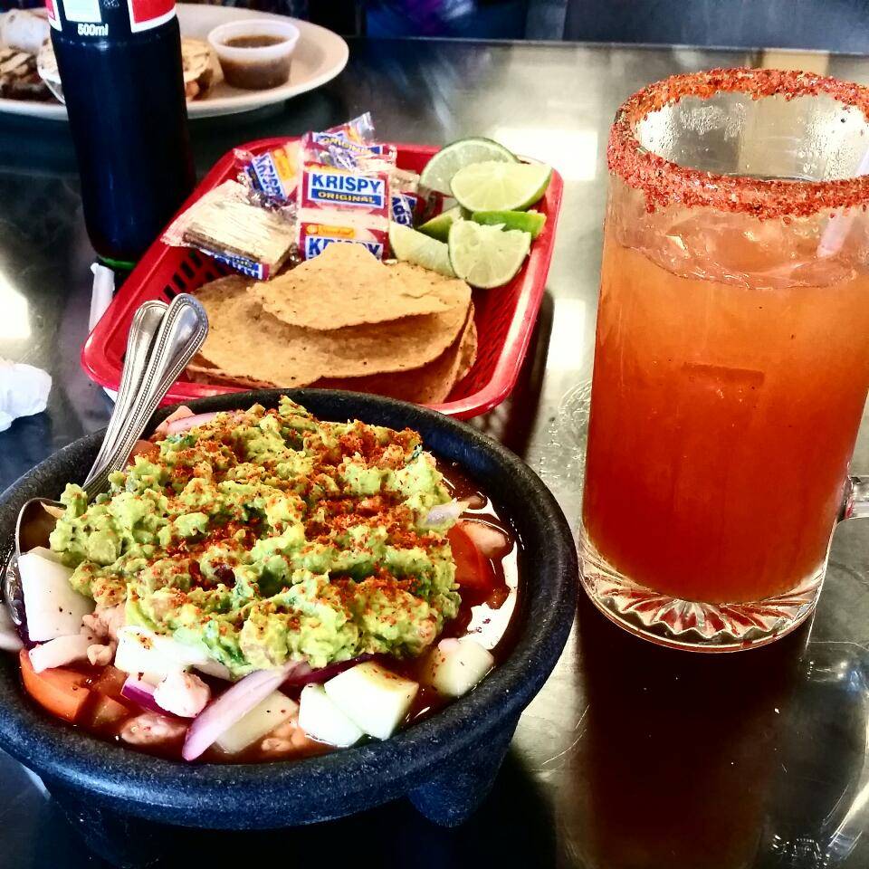 Mariscos El Viejon | restaurant | 11120 Atlantic Ave, Lynwood, CA 90262, USA | 3108855584 OR +1 310-885-5584