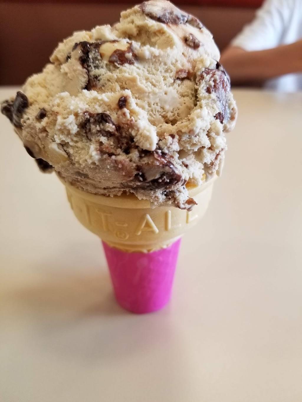 Dunkin Donuts | cafe | 4445 Golf Rd, Skokie, IL 60076, USA | 8476757800 OR +1 847-675-7800