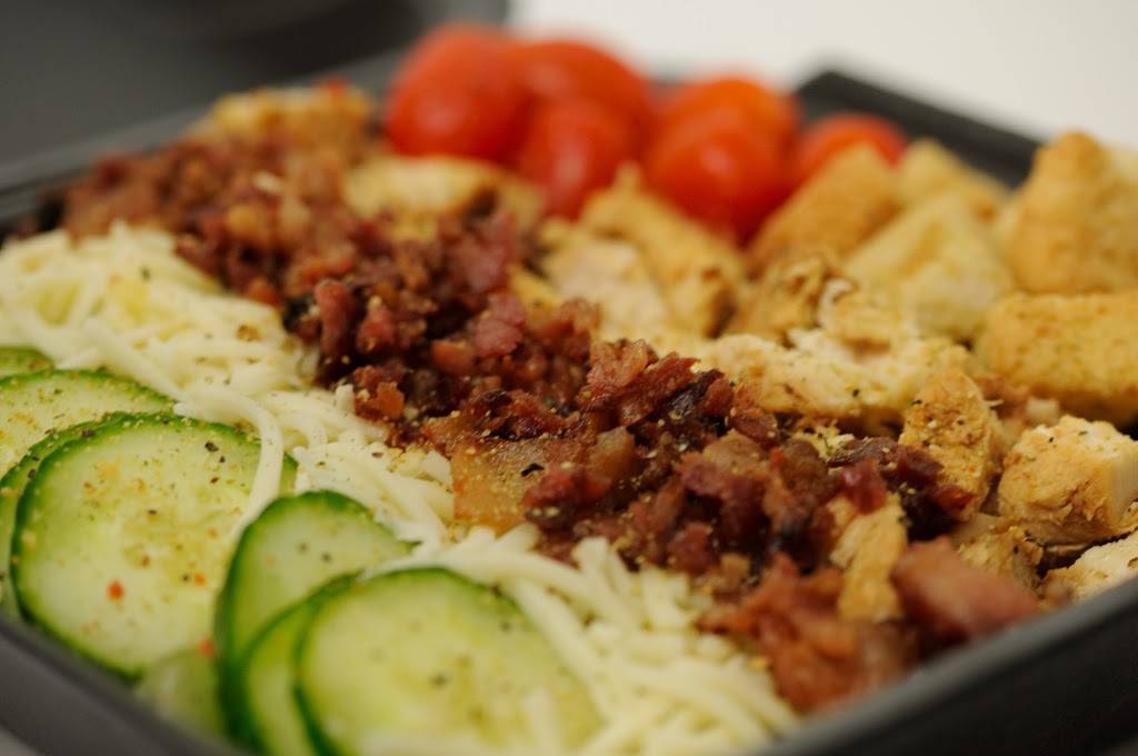 Entree Moores | restaurant | 20442 Van Born Rd, Dearborn Heights, MI 48125, USA | 3132789530 OR +1 313-278-9530