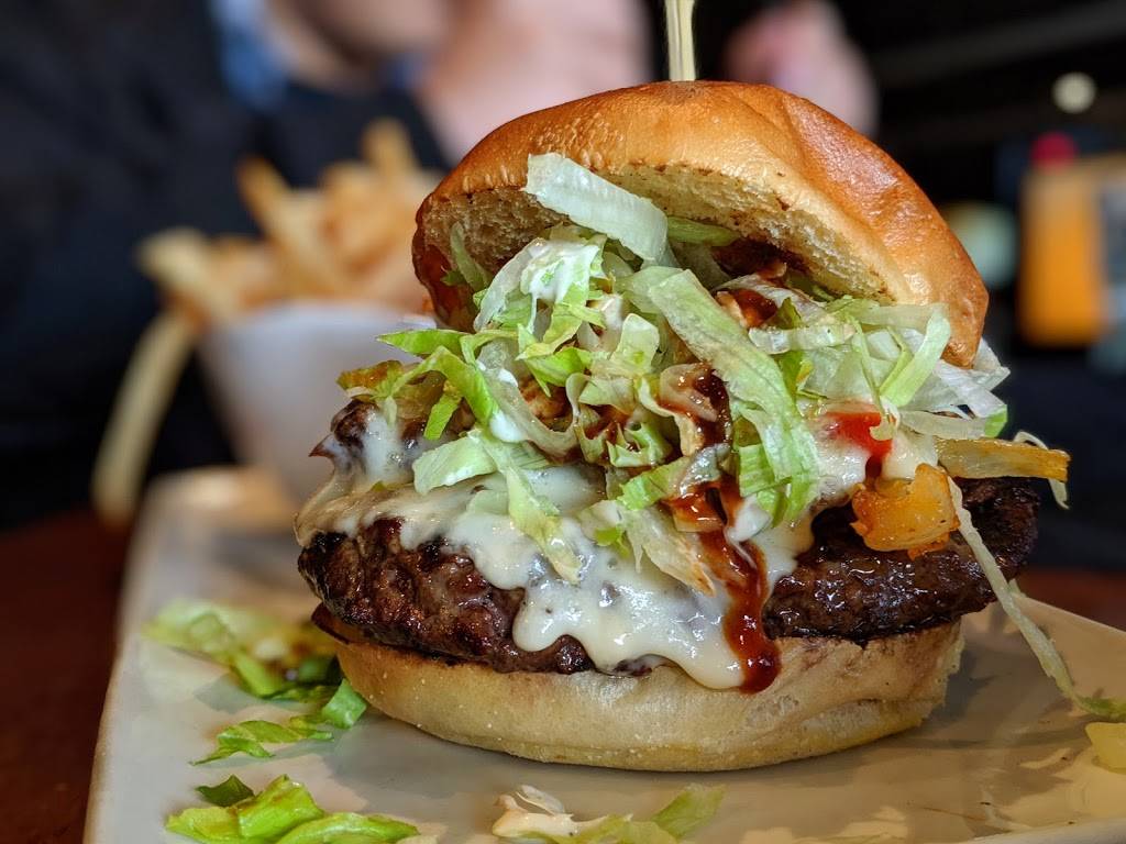 Bâton Rouge Steakhouse & Bar | restaurant | 5385 Rue des Jockeys, Montréal, QC H4P 2T8, Canada | 5147381616 OR +1 514-738-1616