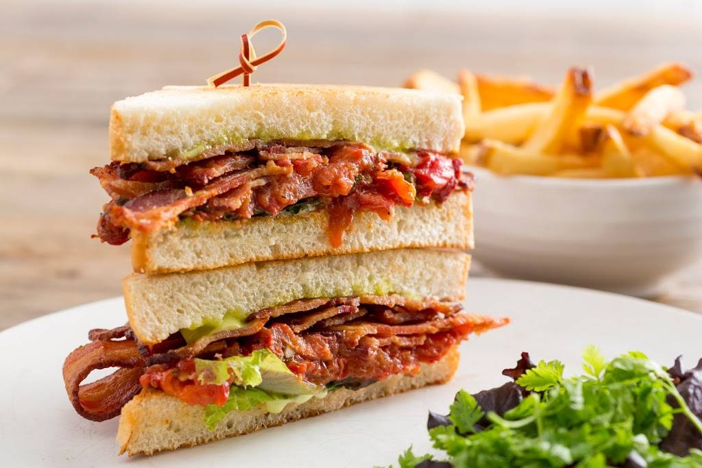 Bears Lair Tavern | restaurant | 2465 Bancroft Way #140, Berkeley, CA 94704, USA | 5106644191 OR +1 510-664-4191