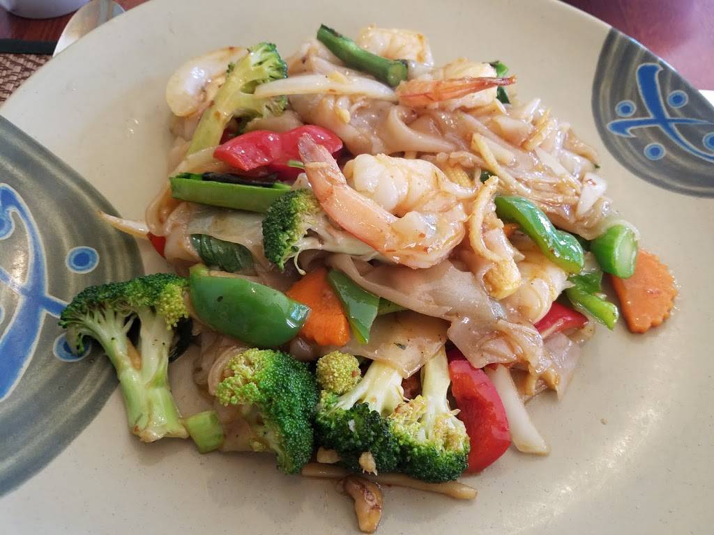 Chada Thai Bistro | restaurant | 96 W Old Country Rd, Hicksville, NY 11801, USA | 5169340717 OR +1 516-934-0717