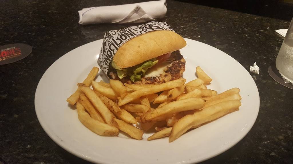 Smokey Bones Bar & Fire Grill | restaurant | 21733 FL-7, Boca Raton, FL 33428, USA | 5618527870 OR +1 561-852-7870
