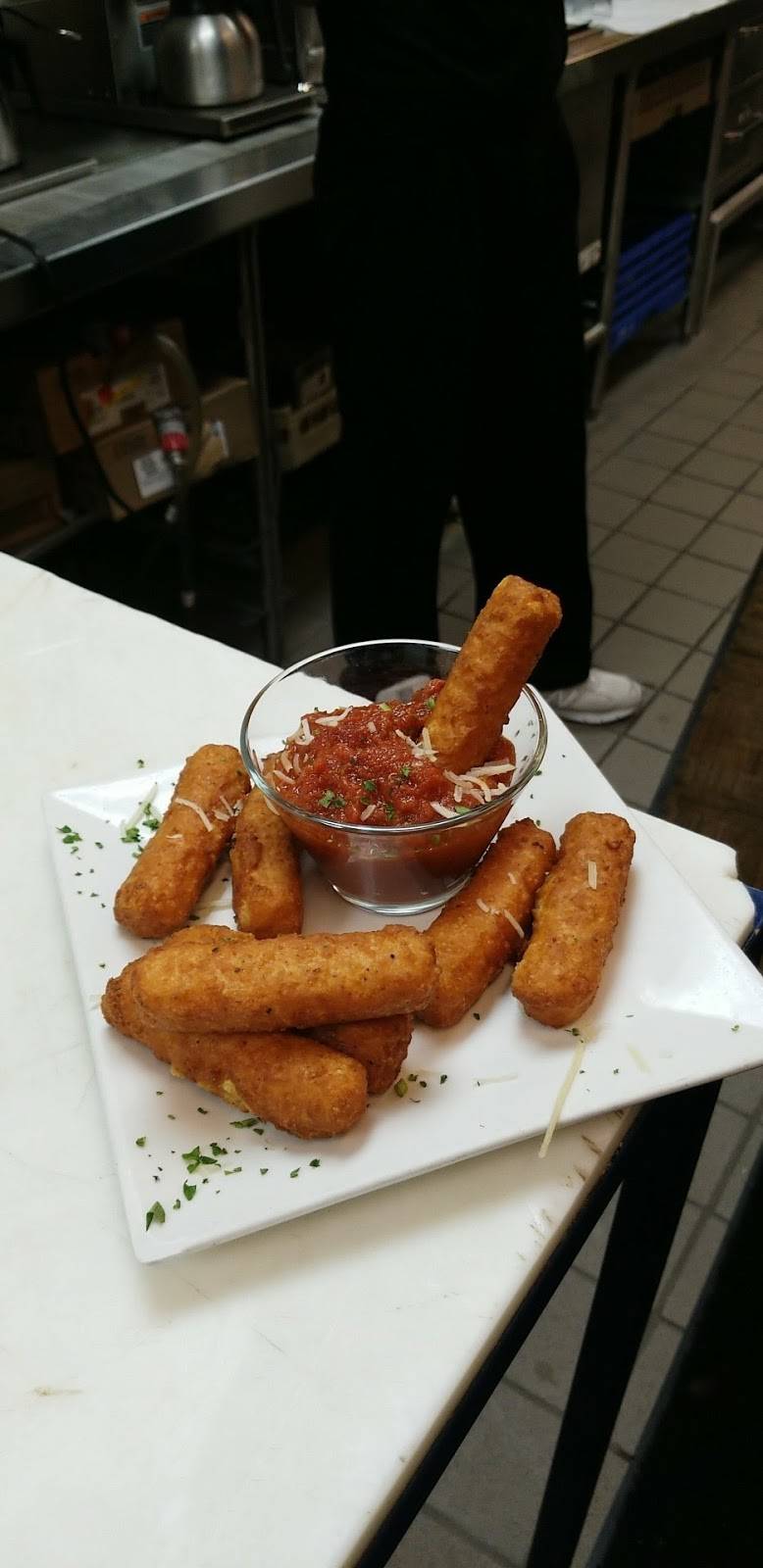 Darryls Restaurant & Lounge | restaurant | 3339 14th St NW, Washington, DC 20010, USA | 2404496745 OR +1 240-449-6745