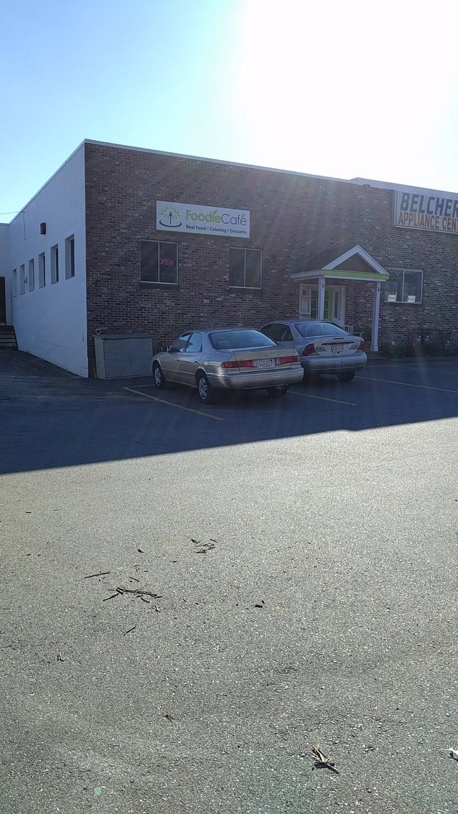 Foodie Café Catering | cafe | 10 Pearl St, Framingham, MA 01702, USA | 5083097349 OR +1 508-309-7349