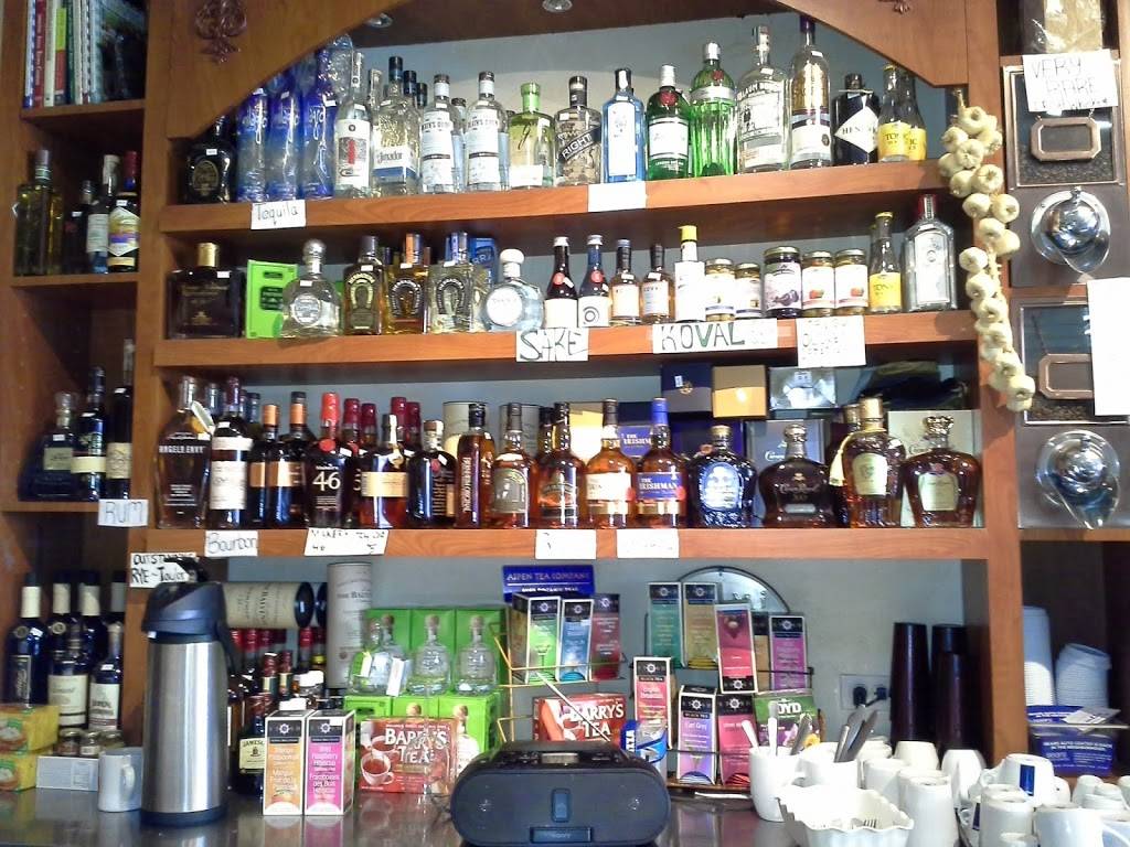 Deli Boutique Wine & Spirits | cafe | 2318 N Clark St, Chicago, IL 60614, USA | 7738809820 OR +1 773-880-9820