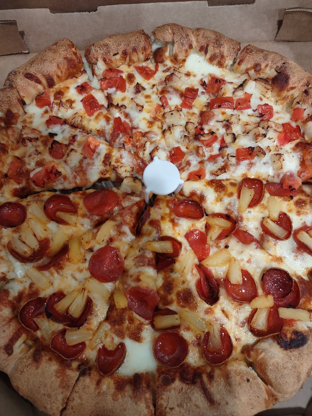 Round Table Pizza | restaurant | 1020 Shaw Ave, Clovis, CA 93612, USA | 5592073619 OR +1 559-207-3619