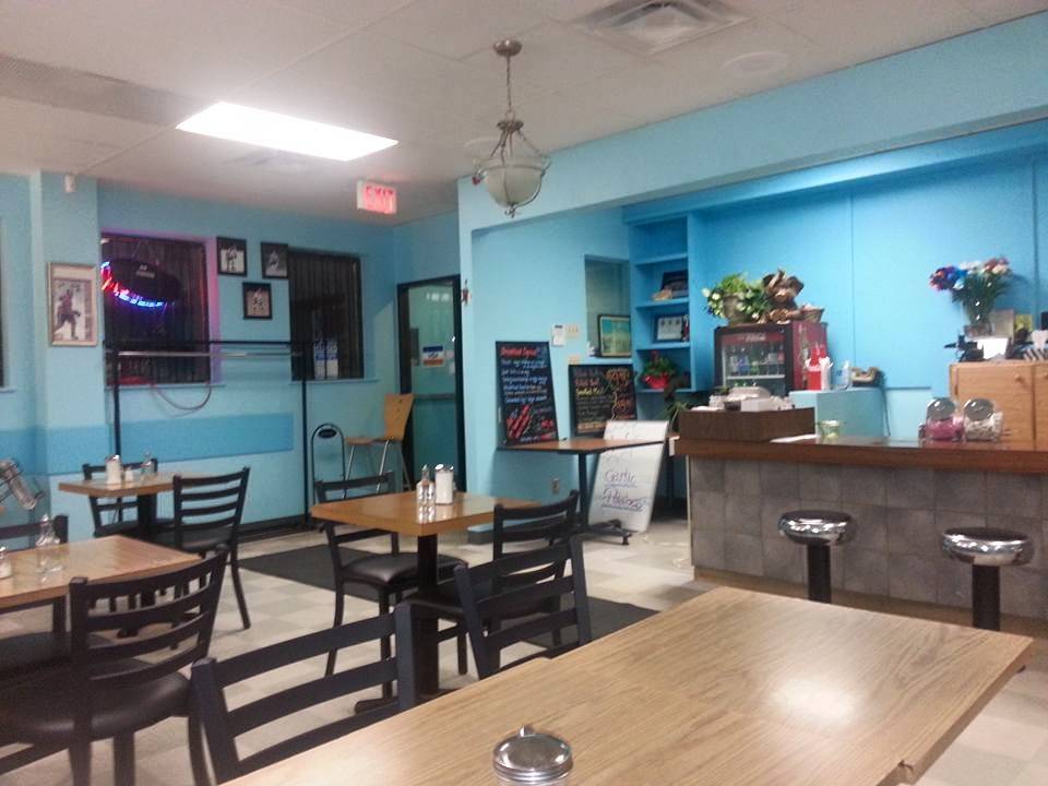 Monas Cafe and Restaurant | restaurant | 1325 Humber Pl, Ottawa, ON K1B 5K9, Canada | 6132478030 OR +1 613-247-8030