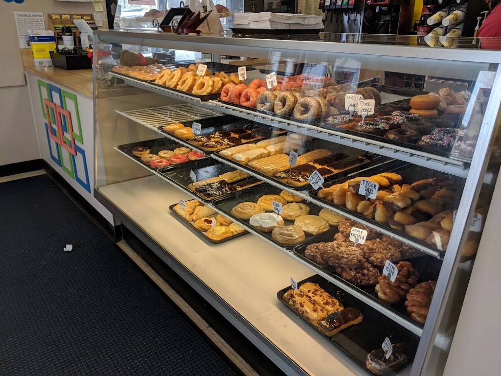 Daylight Donuts- Eaton | bakery | 1309 N Barron St, Eaton, OH 45320, USA | 9374561744 OR +1 937-456-1744