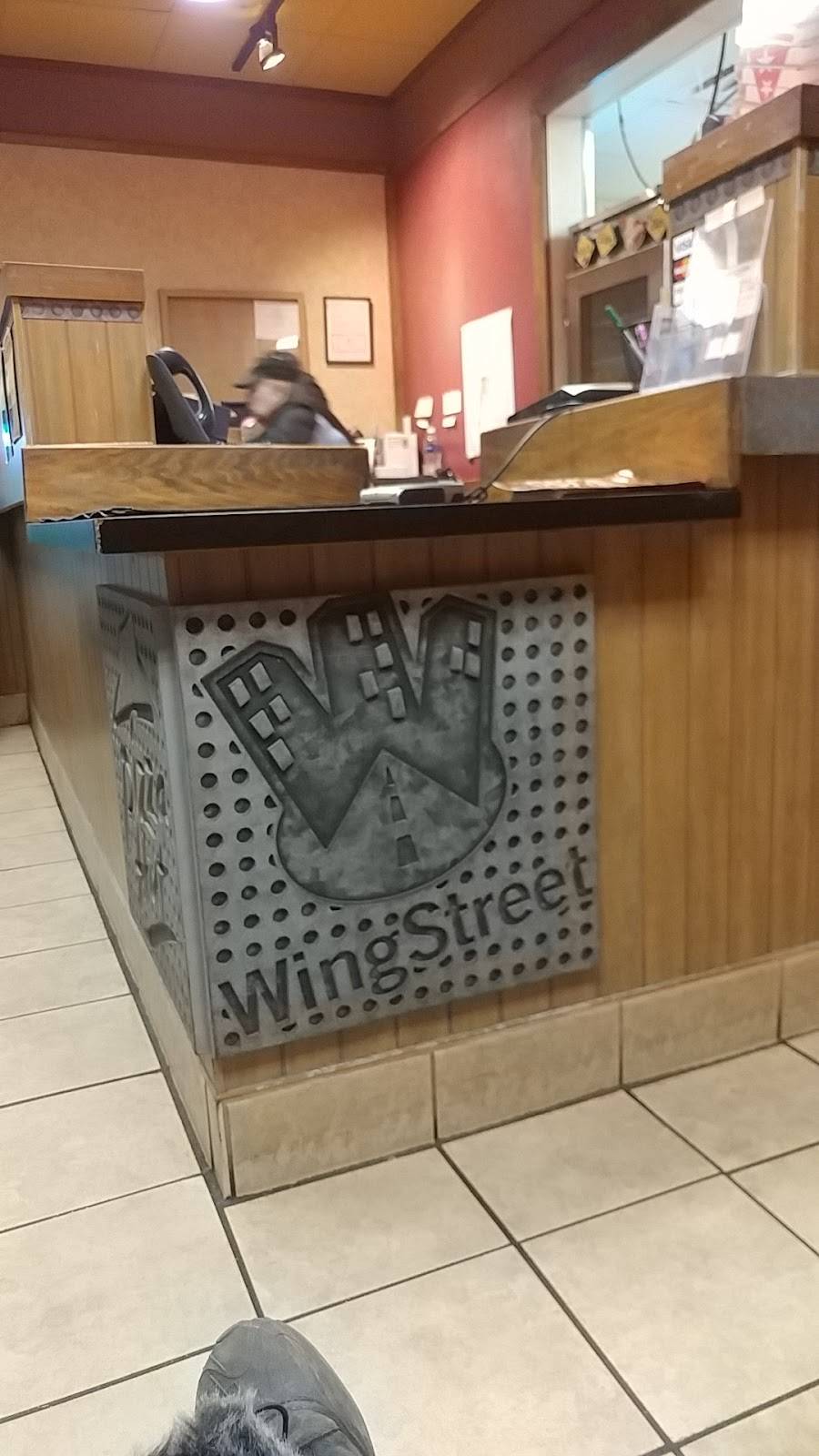 Pizza Hut | meal delivery | 1885 S Rock Rd, Wichita, KS 67207, USA | 3166855577 OR +1 316-685-5577