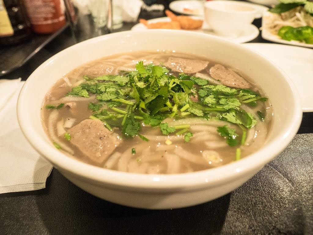 LC Pho Restaurant | restaurant | 2739 W Lawrence Ave, Chicago, IL 60625, USA | 8722087606 OR +1 872-208-7606