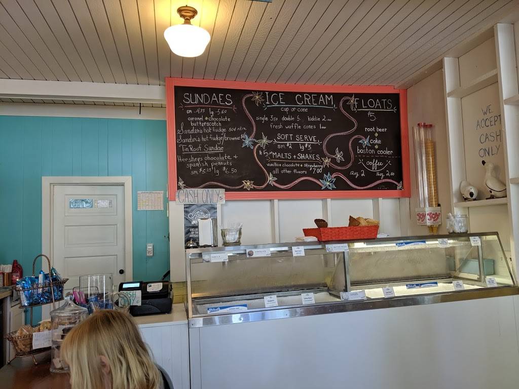 Little Finger Eatery | restaurant | 10213 W Front St, Empire, MI 49630, USA | 2318352168 OR +1 231-835-2168