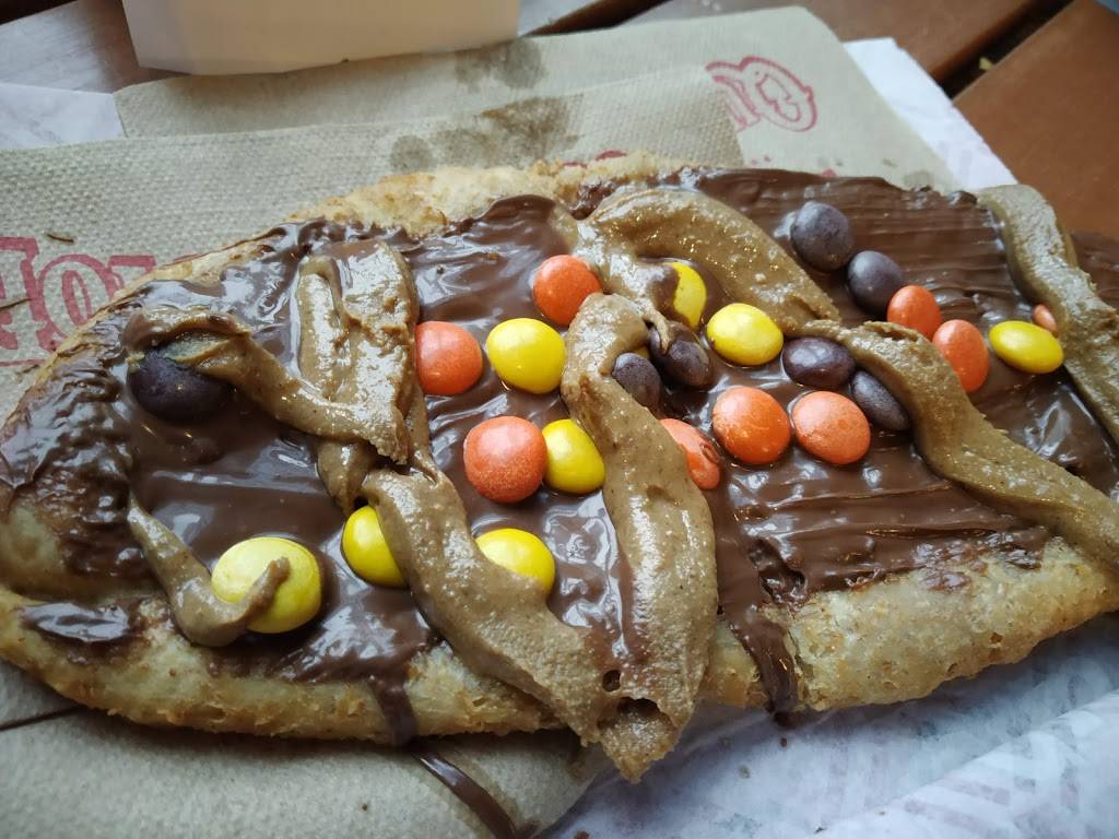 BeaverTails | restaurant | 145 Queens Quay W, Toronto, ON M5J 2H4, Canada | 4163608245 OR +1 416-360-8245