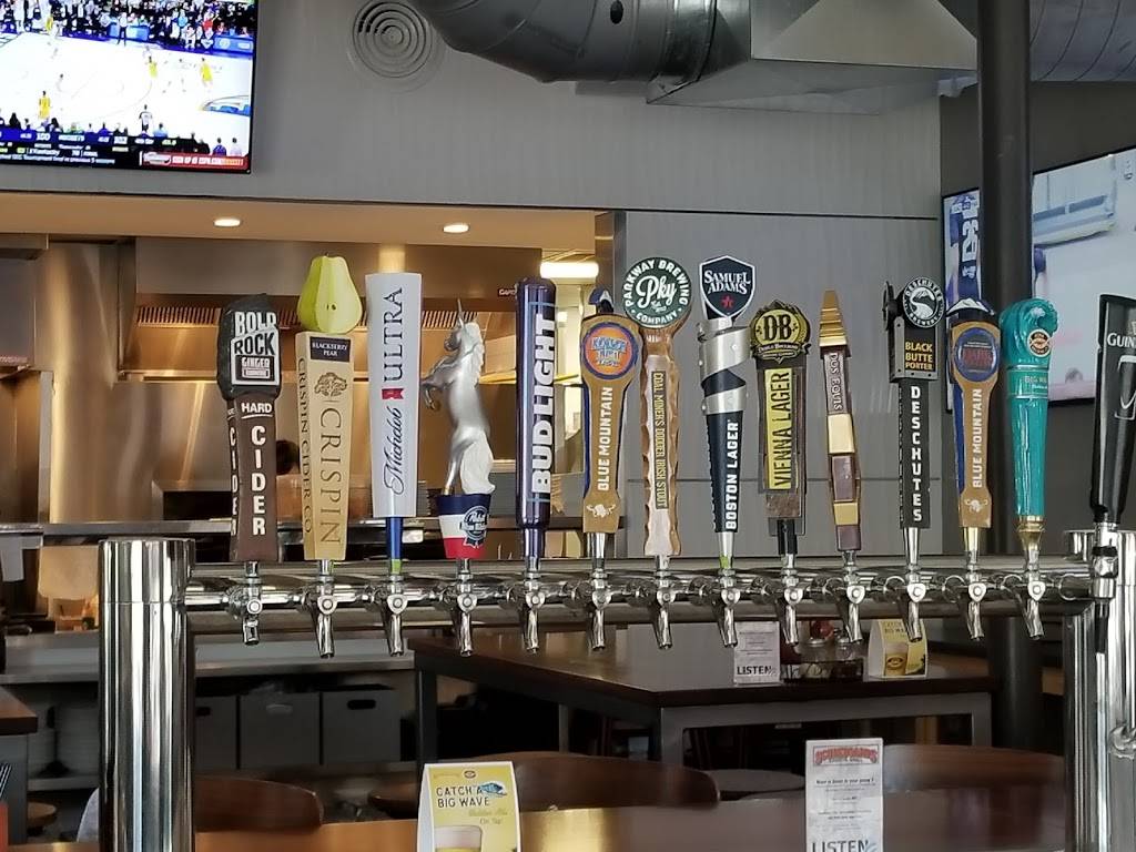 Scoreboards Sports Grill | restaurant | 100 Tradewynd Dr, Lynchburg, VA 24502, USA | 4343195153 OR +1 434-319-5153