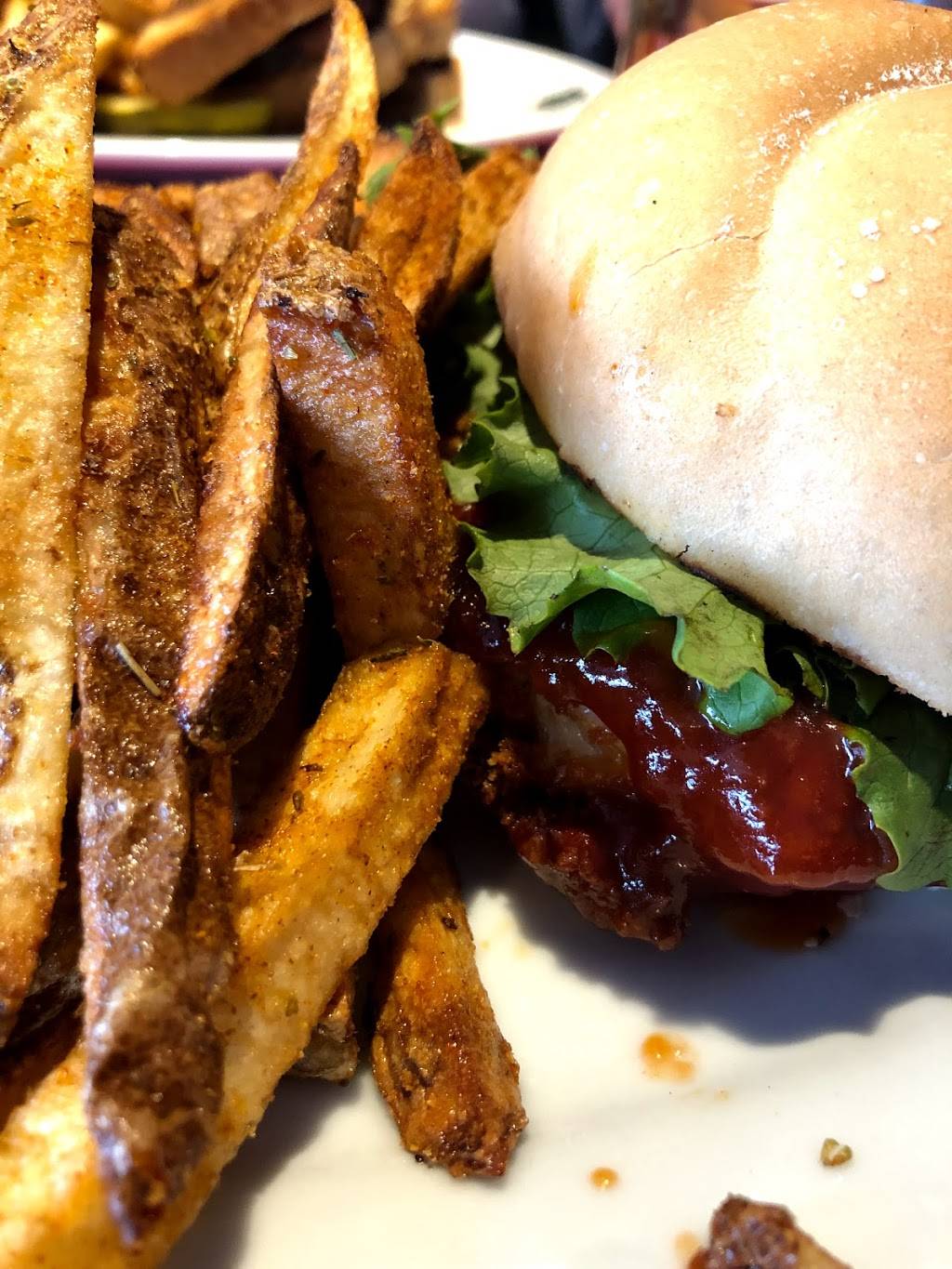 Fatty Pattys | restaurant | 390 Springbank Dr, London, ON N6J 1G9, Canada | 5194735521 OR +1 519-473-5521