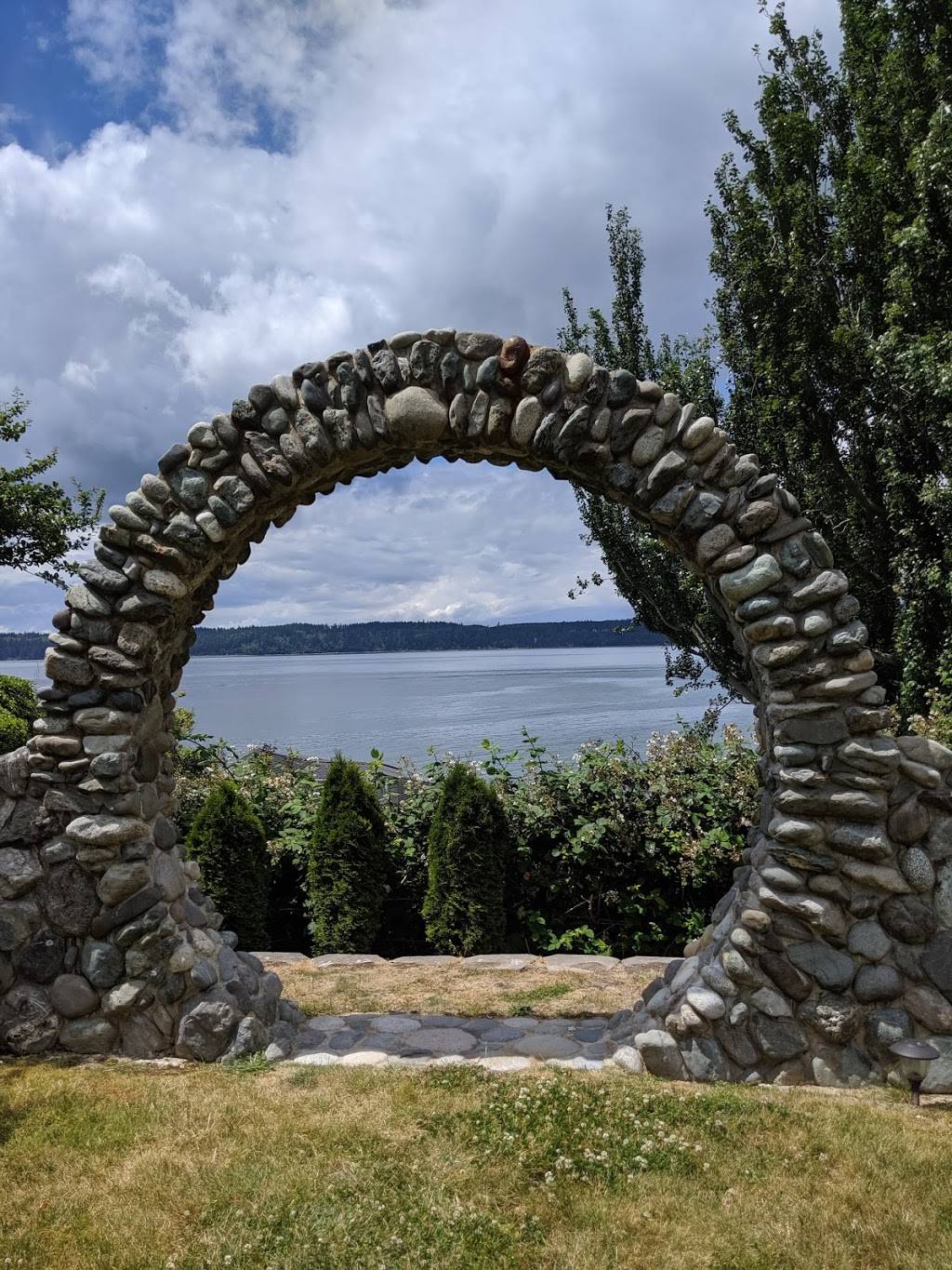 Camano Island Waterfront Bistro | restaurant | 1054 W Camano Dr, Camano, WA 98282, USA | 3603870783 OR +1 360-387-0783