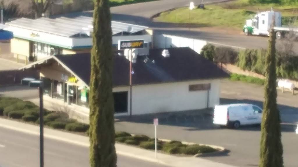 Subway | meal takeaway | 15060 Lakeshore Dr, Clearlake, CA 95422, USA | 7079942224 OR +1 707-994-2224