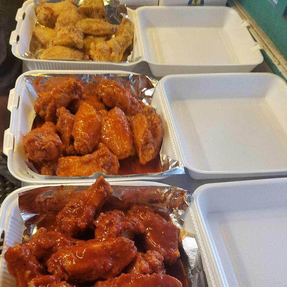 Dripping Wings | restaurant | 18325 Ranch Rd 12, Wimberley, TX 78676, USA | 5126456858 OR +1 512-645-6858