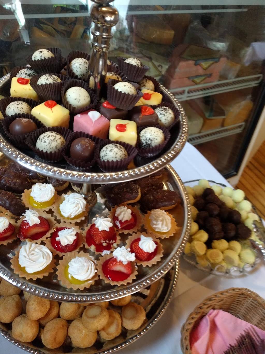 Pere Marquette Bistro & Catering | restaurant | 102 E Upton Ave, Reed City, MI 49677, USA | 2318329833 OR +1 231-832-9833