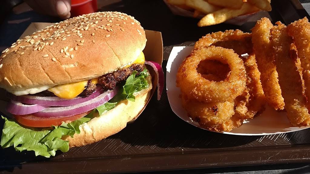 Izzys Burger Spa | restaurant | 2591 Lake Tahoe Blvd, South Lake Tahoe, CA 96150, USA | 5305445030 OR +1 530-544-5030