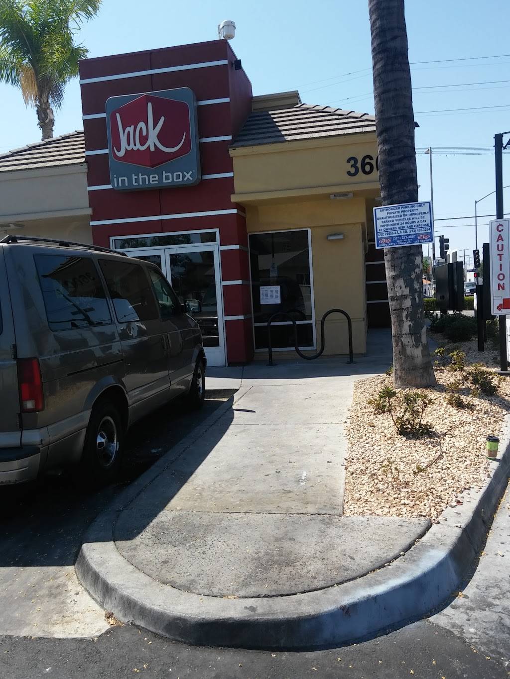 Jack in the Box | restaurant | 3600 E 3rd St, Los Angeles, CA 90063, USA | 3237809909 OR +1 323-780-9909