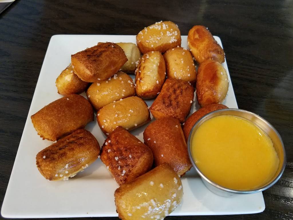 Red Robin Gourmet Burgers and Brews | restaurant | 1630 Rinehart Rd, Sanford, FL 32771, USA | 3212755786 OR +1 321-275-5786