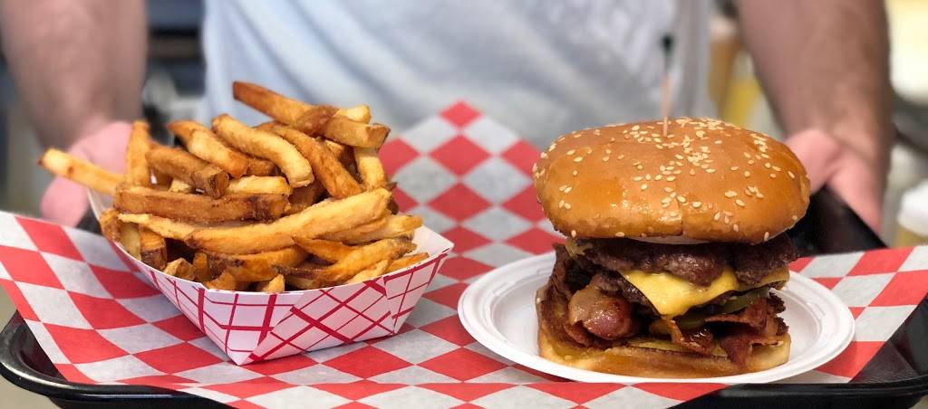 Flippin Burgers | restaurant | 10 Summer St, Bridgewater, MA 02324, USA | 5086976700 OR +1 508-697-6700