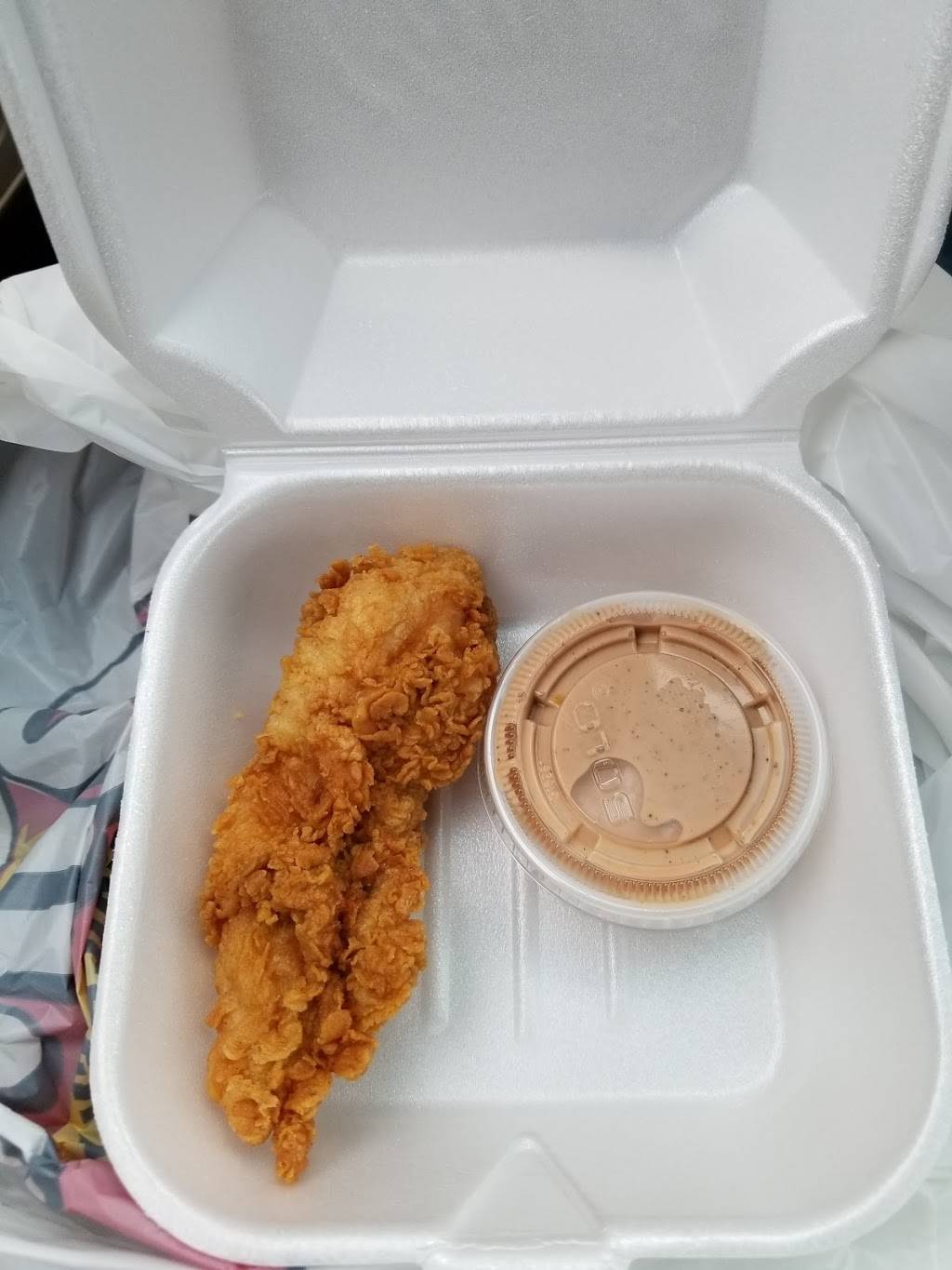 Raising Canes Chicken Fingers | meal takeaway | 2435 Iowa St, Lawrence, KS 66046, USA | 7858409800 OR +1 785-840-9800