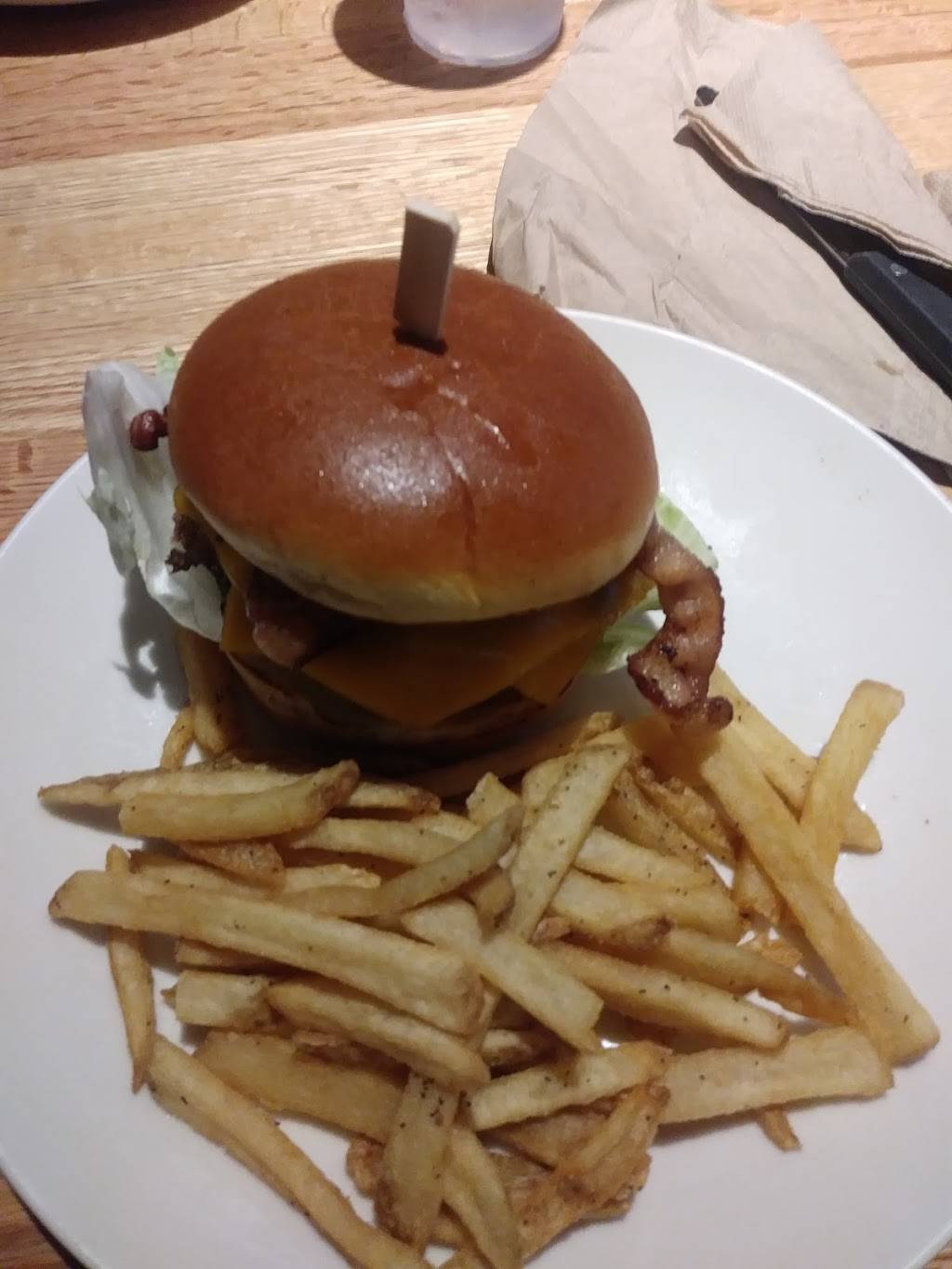 Applebees Grill + Bar | restaurant | 88 Old Trolley Rd, Summerville, SC 29485, USA | 8438710682 OR +1 843-871-0682