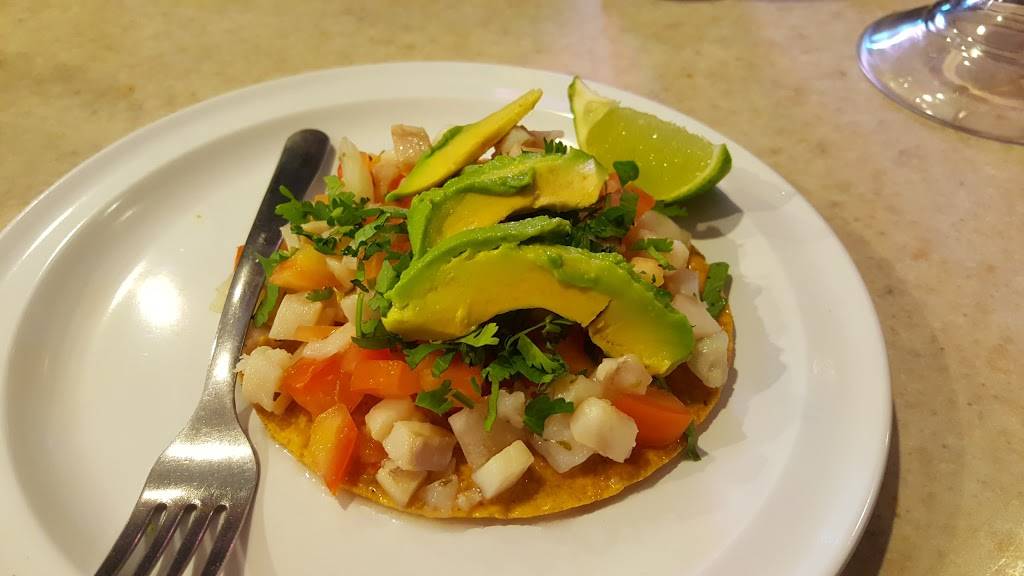 Mariscos El Amigo II | restaurant | 915 Summit St, Elgin, IL 60120, USA | 8478417615 OR +1 847-841-7615