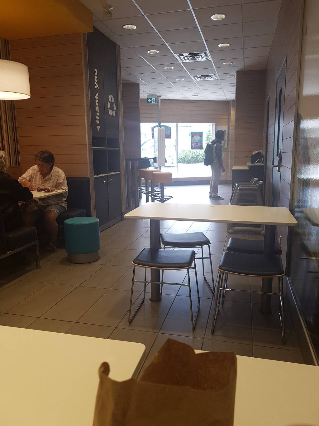 McDonalds | cafe | 1661 Hunt Club Rd, Ottawa, ON K1T 3Z3, Canada | 6132499028 OR +1 613-249-9028