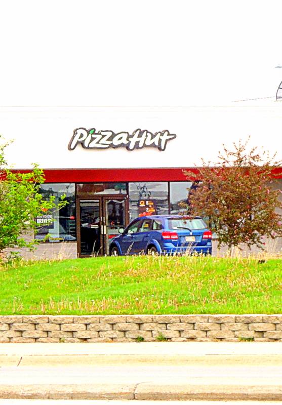 Pizza Hut | meal delivery | 2662 Cornhusker Hwy Ste 2B, Lincoln, NE 68521, USA | 4024644600 OR +1 402-464-4600