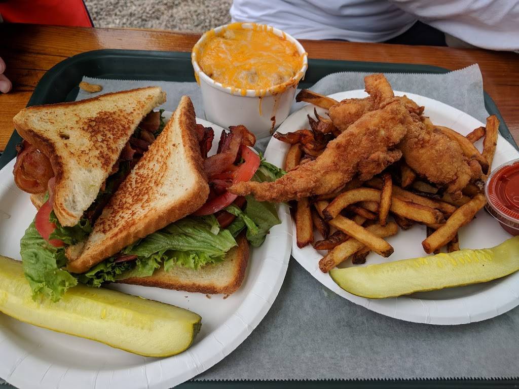 Dog House | restaurant | 189 Lower County Rd, Dennis Port, MA 02639, USA | 5083987774 OR +1 508-398-7774