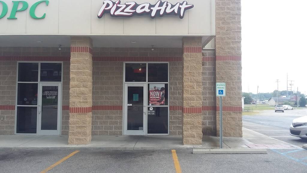 Pizza Hut | restaurant | 701 N Main St, Huntingburg, IN 47542, USA | 8126830130 OR +1 812-683-0130