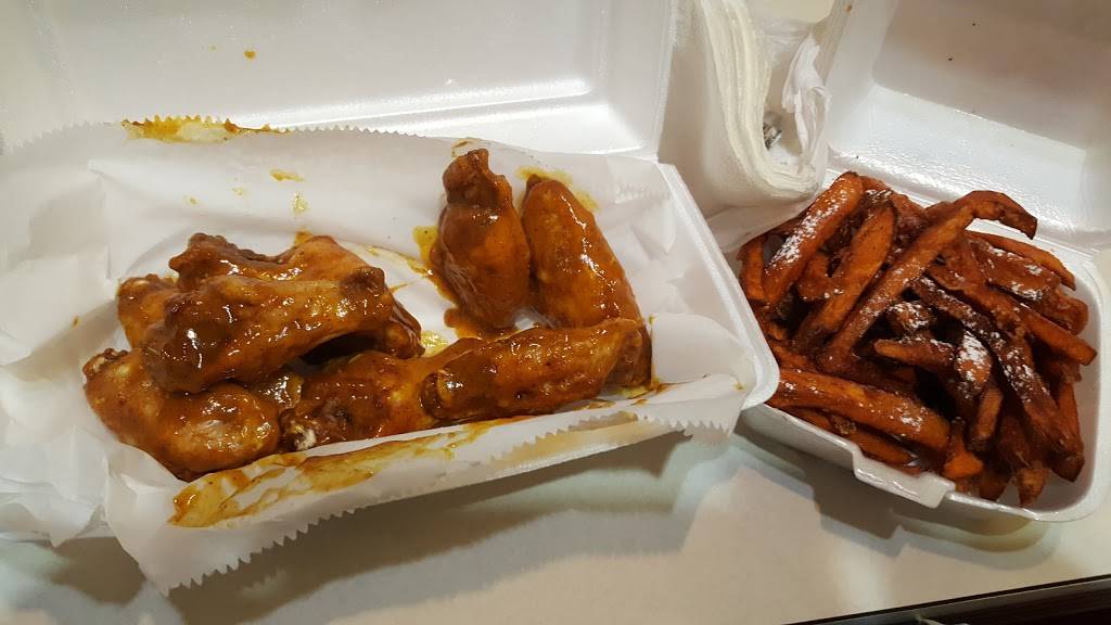 Buffalo Bills Wings & Things | restaurant | 7236 E Colfax Ave, Denver, CO 80220, USA | 3033937777 OR +1 303-393-7777