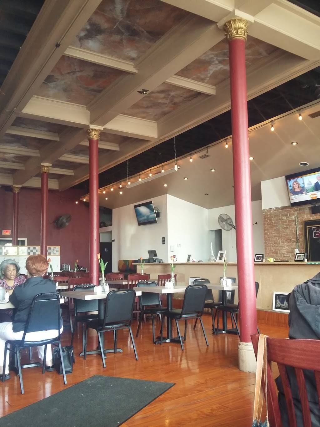 Le Petit Dejeuner | restaurant | 6470 E Jefferson Ave, Detroit, MI 48207, USA | 3137250257 OR +1 313-725-0257