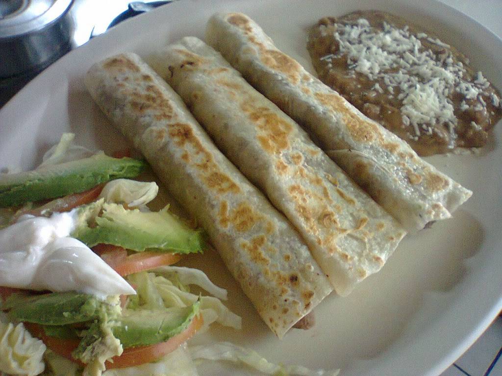 Tortas Reynas | restaurant | No. 902, Av. Ruiz 9, Zona Centro, 22800 Ensenada, B.C., Mexico | 016461781275 OR +52 646 178 1275