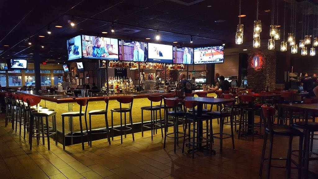 Smokey Bones Bar & Fire Grill | restaurant | 809 S University Dr, Plantation, FL 33324, USA | 9544743833 OR +1 954-474-3833