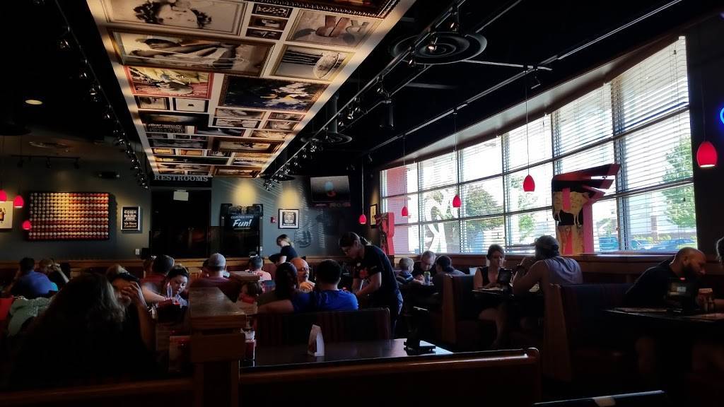 Red Robin Gourmet Burgers and Brews | restaurant | 2707 Pine Lake Rd, Lincoln, NE 68516, USA | 4024218600 OR +1 402-421-8600