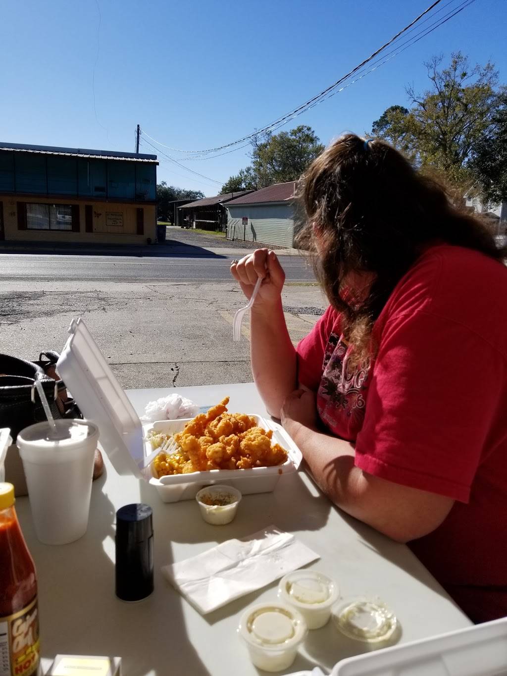 Le Cafe | cafe | 124 Rees St, Breaux Bridge, LA 70517, USA | 3373322500 OR +1 337-332-2500