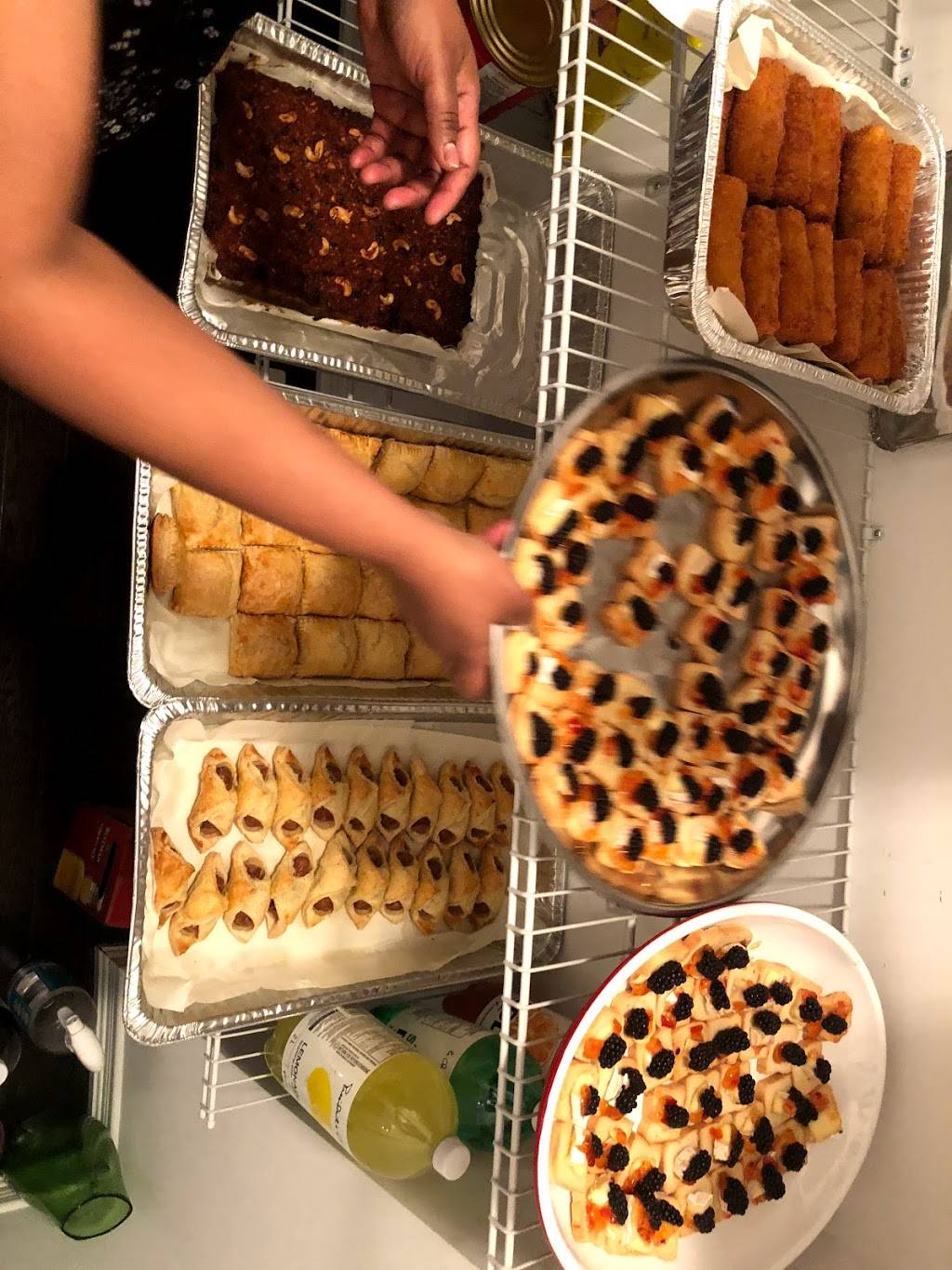 Banana Leaf Catering and Take Out | meal takeaway | 832 Markham Rd, Scarborough, ON M1H 2Y2, Canada | 4164398000 OR +1 416-439-8000