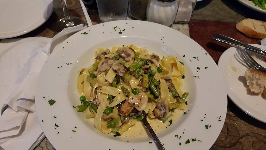 La Famiglia | restaurant | 11655 Red Rd, Miramar, FL 33025, USA | 9548627499 OR +1 954-862-7499