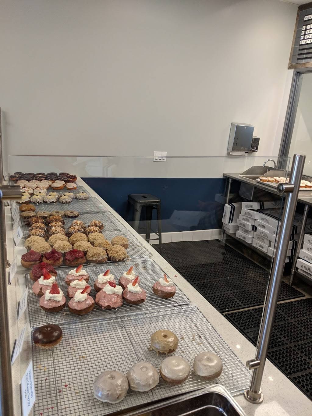 JD Flannel Donuts | restaurant | 31878 Del Obispo St Suite 122, San Juan Capistrano, CA 92675, USA | 9492184483 OR +1 949-218-4483